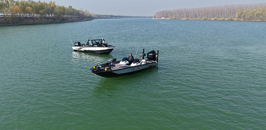 路亚艇翻船怎么办？关键自救步骤与安全装备指南 | 路亚艇安全